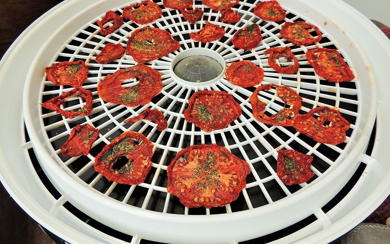 Dried tomato slices